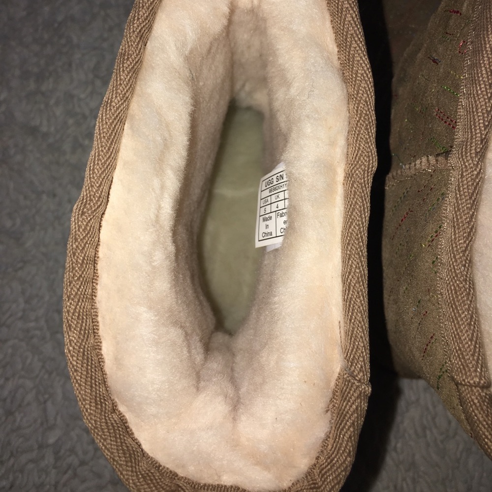 UGG - Picture 6 of 12